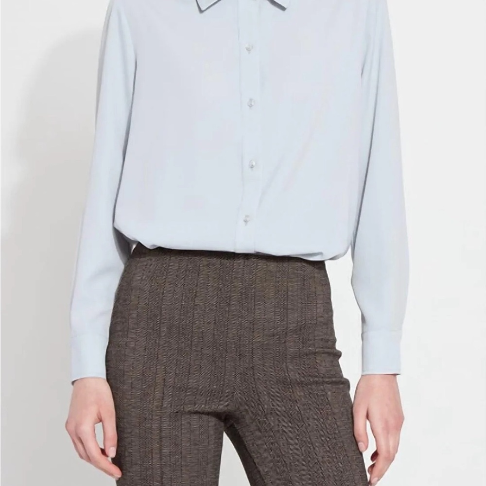 NWT  Lysse Parker Button Down In Gentle Blue, M